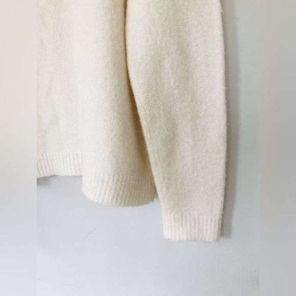 Boden |NWT| Fluffy Button Shoulder Sweater | Size Large - Picture 5 of 10